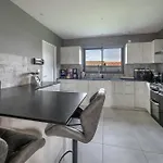 Maison Familiale Avec Jacuzzi A بيت للعطل *