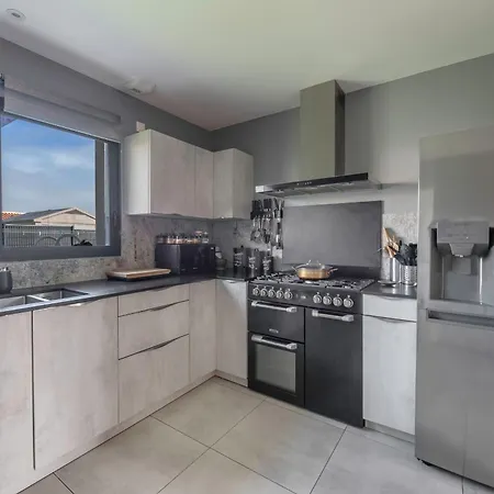 بيت للعطل Maison Familiale Avec Jacuzzi A *