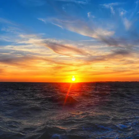 Maison Familiale Avec Jacuzzi A بيت للعطل