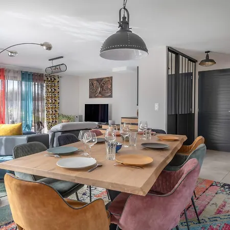 Maison Familiale Avec Jacuzzi A بيت للعطل