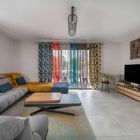 بيت للعطل Maison Familiale Avec Jacuzzi A بورنيك