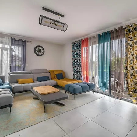 Maison Familiale Avec Jacuzzi A *